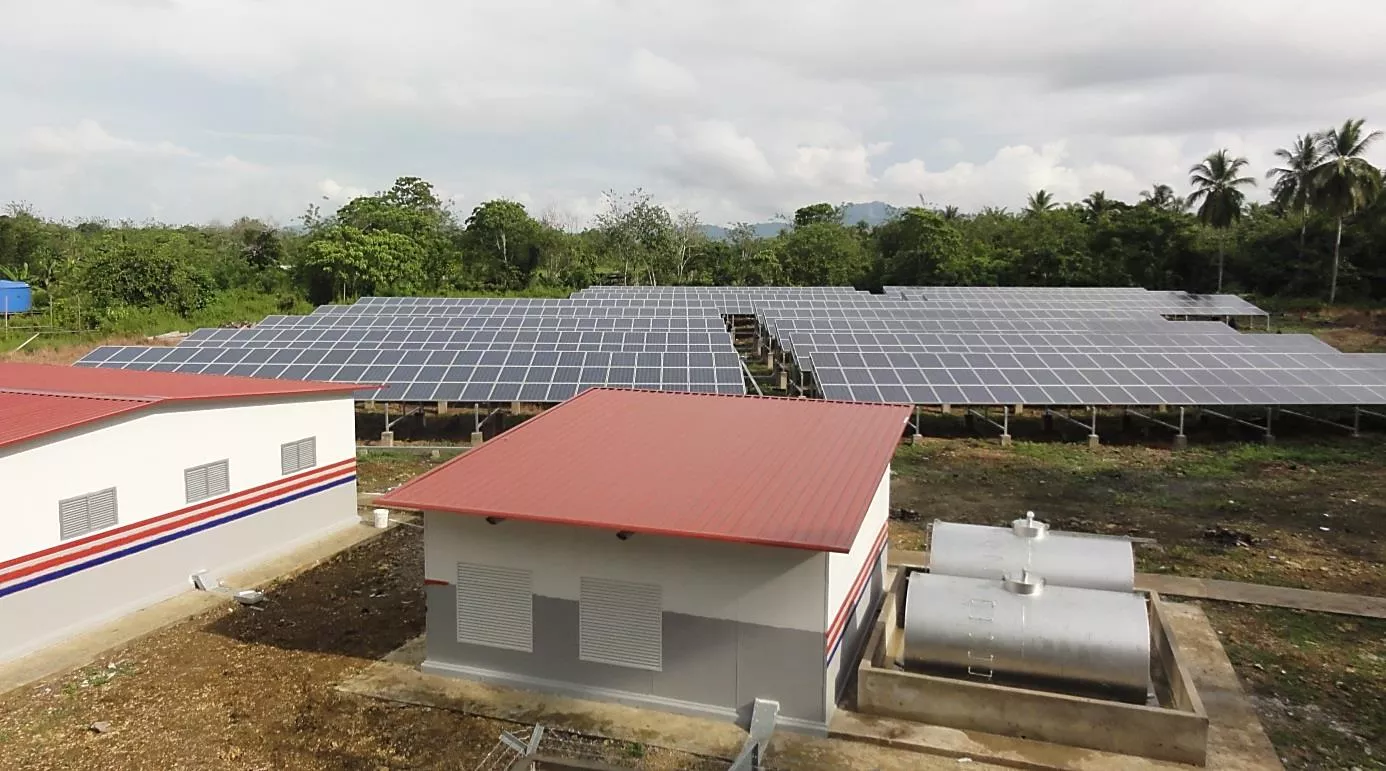 Usinas Isoladas: Solar-Térmica sem e com Armazenamento 28 UFVs com 121 MW